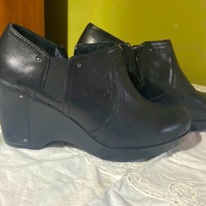 Dansko  women’s 39 (8.5-9) black wedge heel bootie With side zipper.